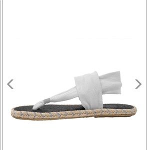 Nahlo Memory Foam Yoga Mat Sandals Granika White